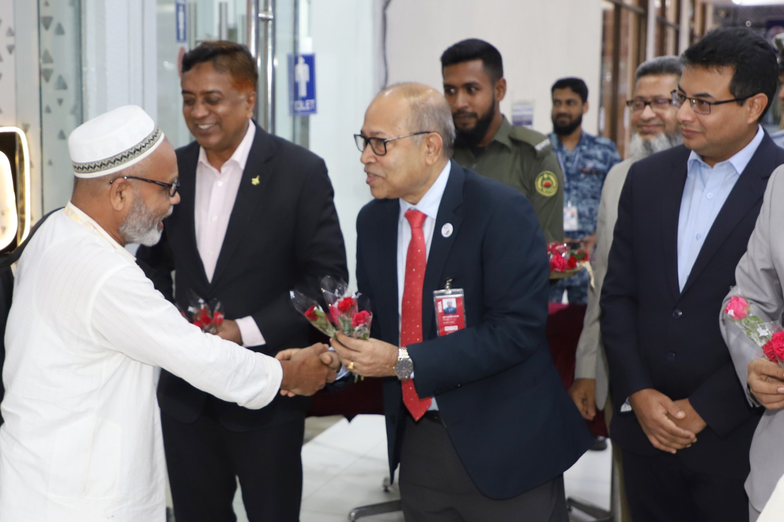 বিমান বাংলাদেশ এয়ারলাইন্স এর পোস্ট হজ এর প্রথম ফ্লাইটের আগমন এবং জমজম পানি বিতরণ কার্যক্রমের সুচনা